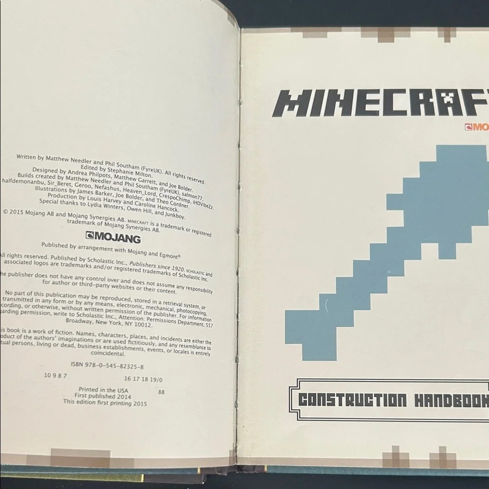 Minecraft Essential and Construction Handbooks - Green and Brown